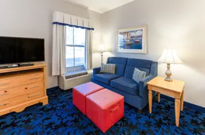 Hampton Inn & Suites Jacksonville Deerwood Park - Room