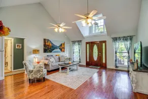 Charming Trenton Home w/ Mtn Views & Patio! - Interiör