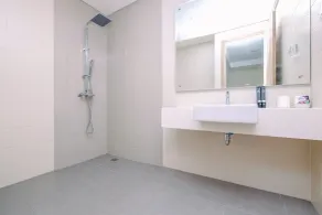 Fully Furnished And Homey 1Br Apartment At Pejaten Park Residence - Badeværelse