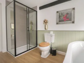 Cherry Orchard Farm - Bathroom
