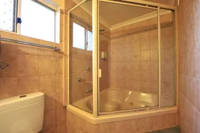 Highlander Motor Inn - Room
