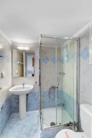 Ethrion - Bathroom