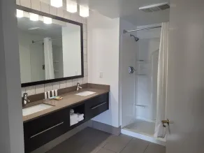 Country Inn & Suites by Radisson, Appleton Airport - Fox River Mall Area - Salle de bain