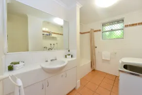 Seascape Holidays - Tropic Sands - Bathroom