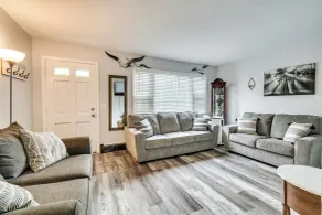 4 Mi to Dtwn Rochester: Charming Apt w/ Patio! - Intérieur