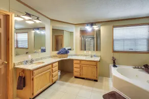 Lakefront Arkansas Home w/ Dock & Sunroom - Interiör