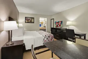 Red Roof Inn & Suites Cave City - Chambre