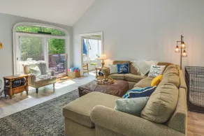 South Carolina Retreat w/ Fireplace & Lake Access! - Interiör