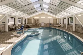 Comfort Inn & Suites West Springfield - Piscine