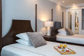 Royal Blue Hotel - Room