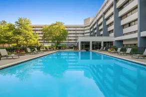DoubleTree Suites by Hilton Raleigh - Durham - Pool