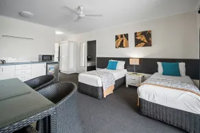 Colonial Palms Motor Inn - Habitación