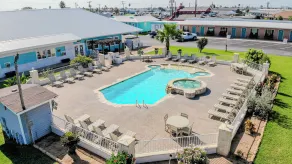 Shark Reef Resort Motel & Cottages - Piscina