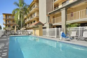 Days Inn by Wyndham Buena Park Anaheim - Piscine