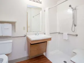 WoodSpring Suites Lafayette - Bathroom
