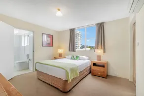 Tradewinds Apartments - Zimmer