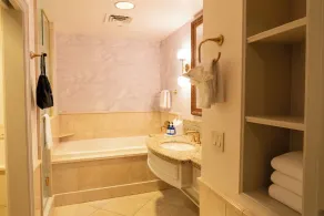 The Carlton Hotel, Atascadero, a Tribute Portfolio Hotel - Salle de bain