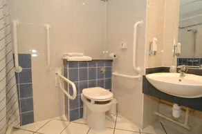 Holiday Inn Express Canterbury by IHG - Bathroom
