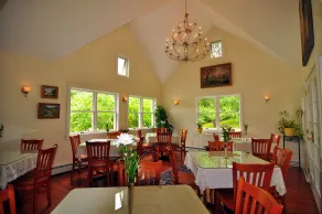 RiverWood Inn - Restaurant
