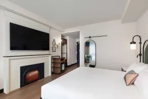 Pennyweight Hotel Boston, Curio Collection by Hilton - Room