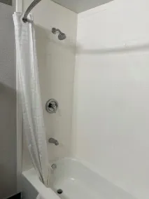 Super 8 by Wyndham Clemmons - Bermuda Run - Winston-Salem I-40 - Salle de bain