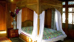 Yadgaar Houseboats - Camera