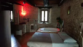 Room in B&B - #fortcozzo_2021 #jacuzzisuite #sauna - Værelse