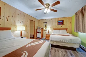 Four Seasons Lodge - Room