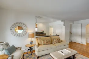 Cozy Cottage in Historic Village: Near Cedar Point - Intérieur
