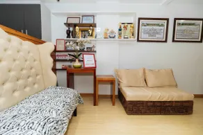RedDoorz at DBuilders Rooms Ph1 Taguig - Coin salon dans le hall