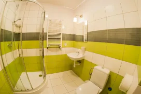 Dizzy Daisy Hostel - Bathroom