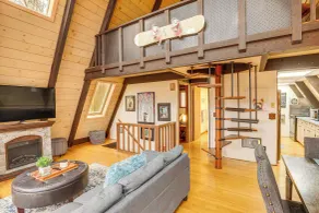 1 Mi to Beech Mtn! Family Retreat w/ Hot Tub - Innenbereich