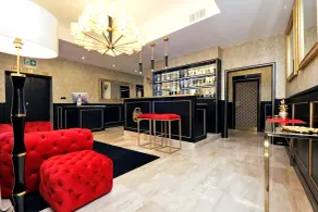 Spanish Diamond Luxury Suites & Jacuzzi - Siddeområde i lobbyen