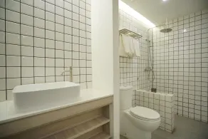 E11 Hotel - BTS Punnawithi - Bathroom