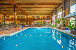 Wyndham Garden York - Pool