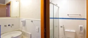 Hotel Estancia Santa Monica - Bathroom