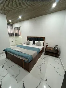 Hotel raj inn - Room