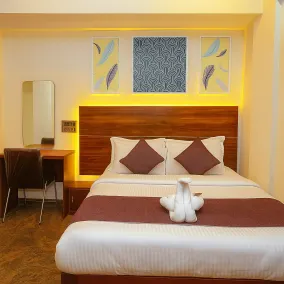 Hotel Maitreya Inn near CMC Hospital, VIT, Sripuram Temple,Naruvi Hospital - Room