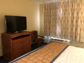 Days Inn by Wyndham Brigham City - Room