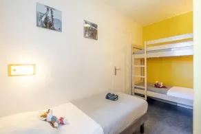 Belambra Club Les Embrunes - Demi-pension et remontées mécaniques - Logement Premium 1 chambre 2 adultes 1 enfant avec balcon - Bâtiment Aravis - Chambre