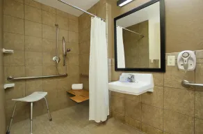 Fairfield Inn & Suites by Marriott Fairfield Napa Valley Area - Salle de bain