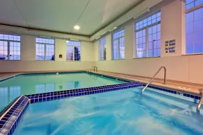 Holiday Inn Express Hotel & Suites Cadillac by IHG - Piscine