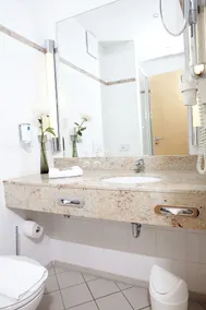 Hotel Flandrischer Hof - Bathroom