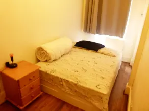 SS Property Hub - Family Apartment Barons Court - Værelse