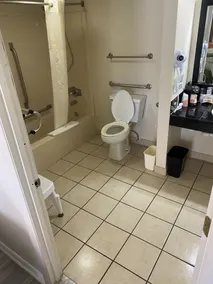 Quality Inn near Manatee Springs State Park - Badeværelse