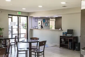 Mockingbird Inn & Suites - Lobby