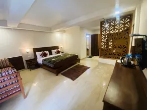 Hotel Aroma Nainital In house parking - Rum