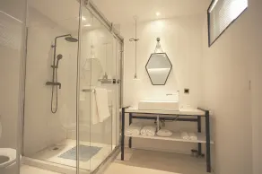 Suzhou Unique Space Design Art Hotel - Bathroom