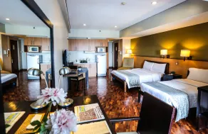 The Malayan Plaza Hotel - Chambre