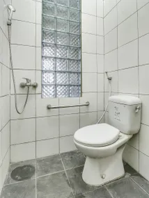 Hotel O My Guest House Syariah - Bathroom